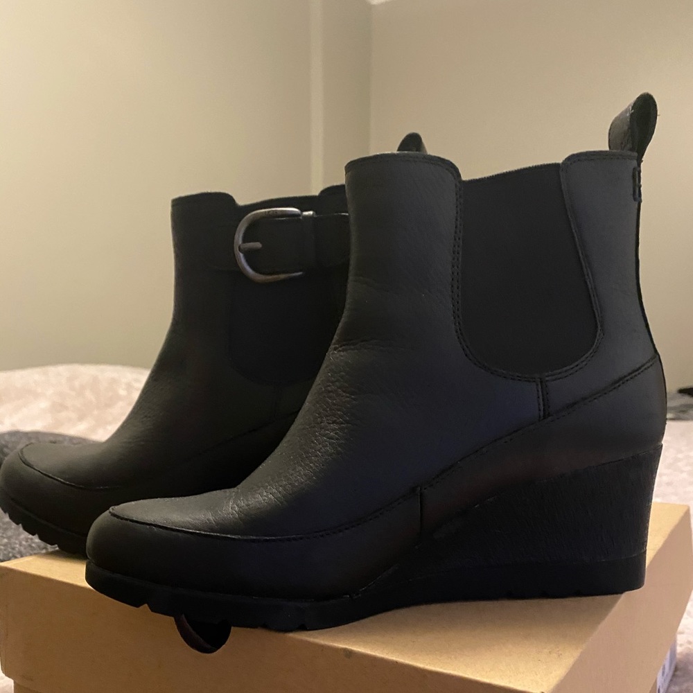 Ugg  Arleta  Black 8.5